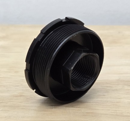 BOSS BOSS 1/2X28 STAINLESS DIRECT THREAD HUB ADAPTER BLACK MNT-12-SS-BLK